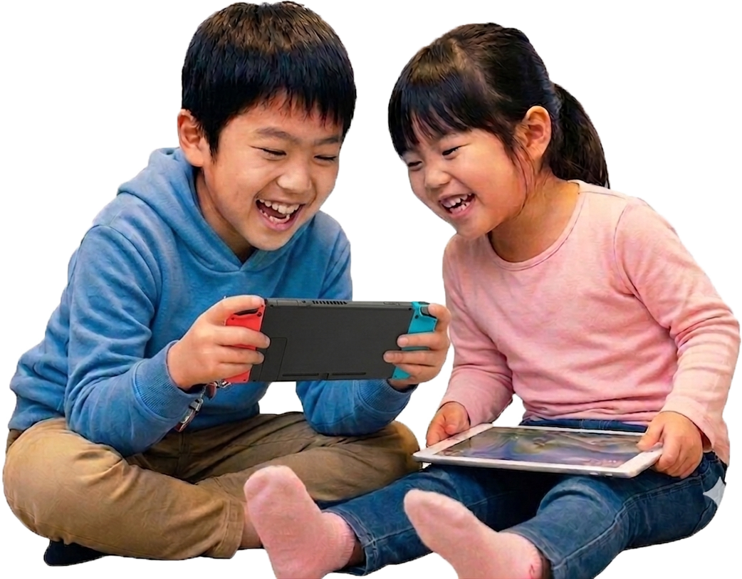 ゲーム機やタブレットを楽しむ子供・お孫さん